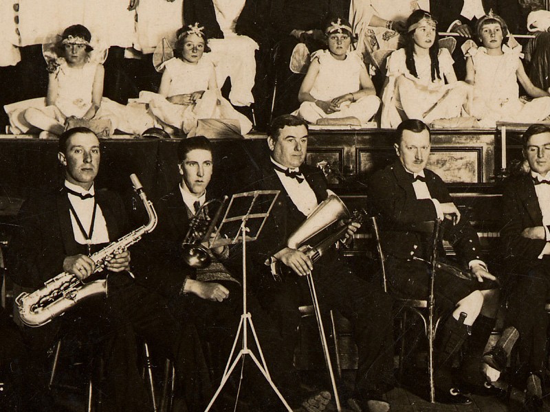 Detail showing Charles, with 'Vina'  on stage